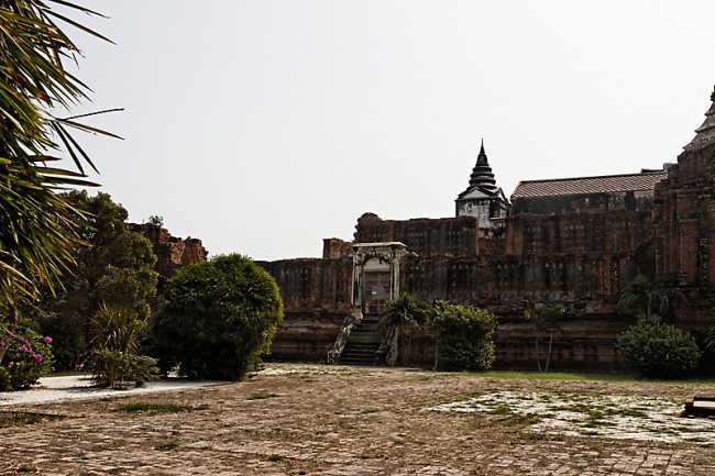 Prasat Nakhon Luang-012